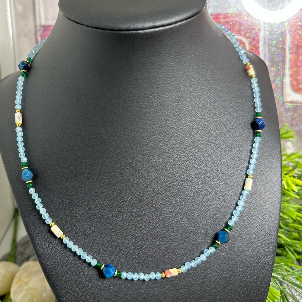 Handmade Natural Apatite & Shell Beaded Necklace - Picture 4 of 5